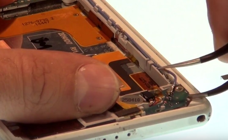 Changement d'écran (vitre+châssis+LCD) sur Xperia Z2 photo 1