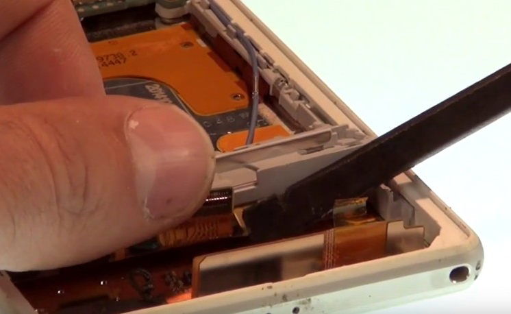 Changement d'écran (vitre+châssis+LCD) sur Xperia Z2 photo 1