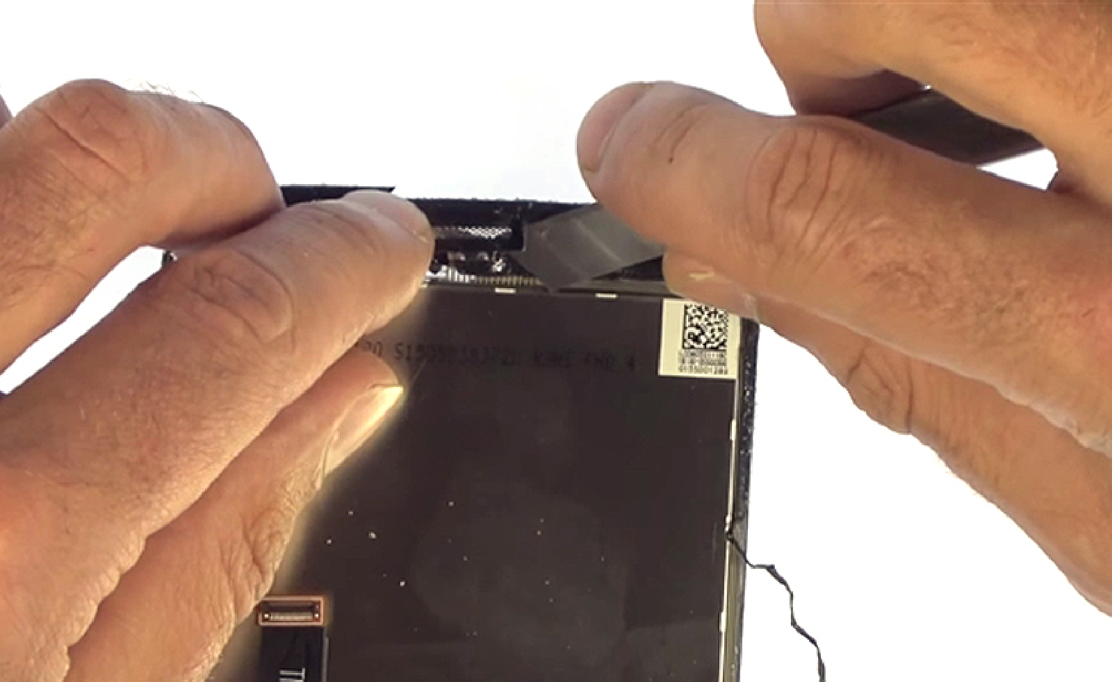 Changement d'écran (vitre+LCD) sur Zenfone 2 ZE550ML photo 2