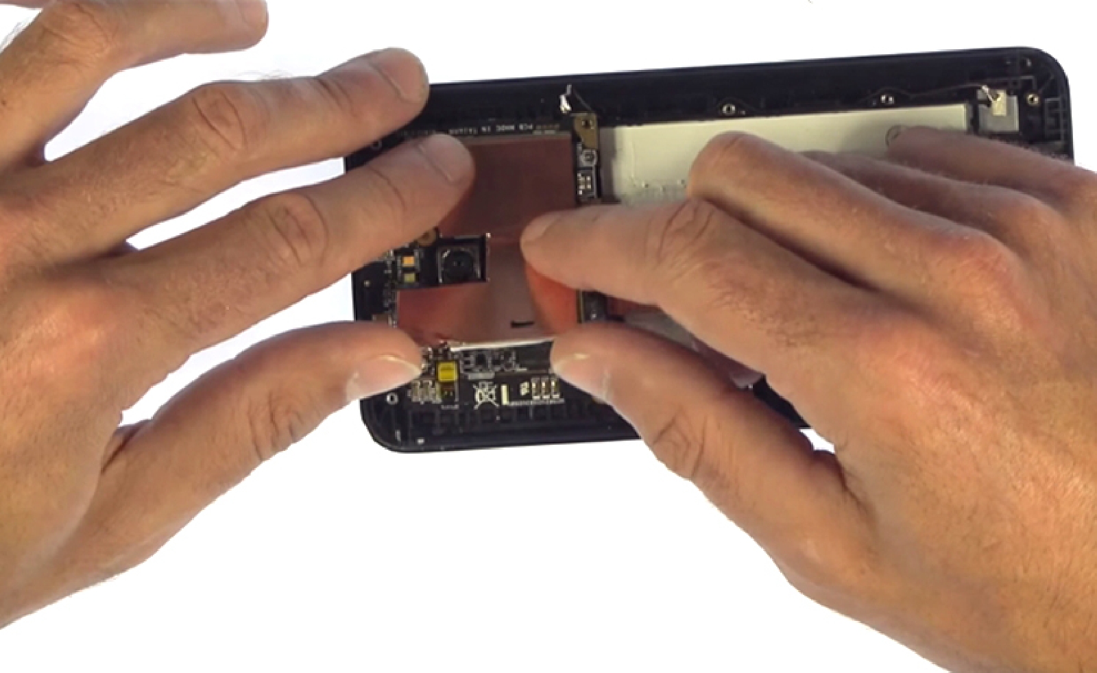 Changement du bloc d'écran (vitre+châssis+LCD) sur Zenfone 2 ZE551ML photo 2