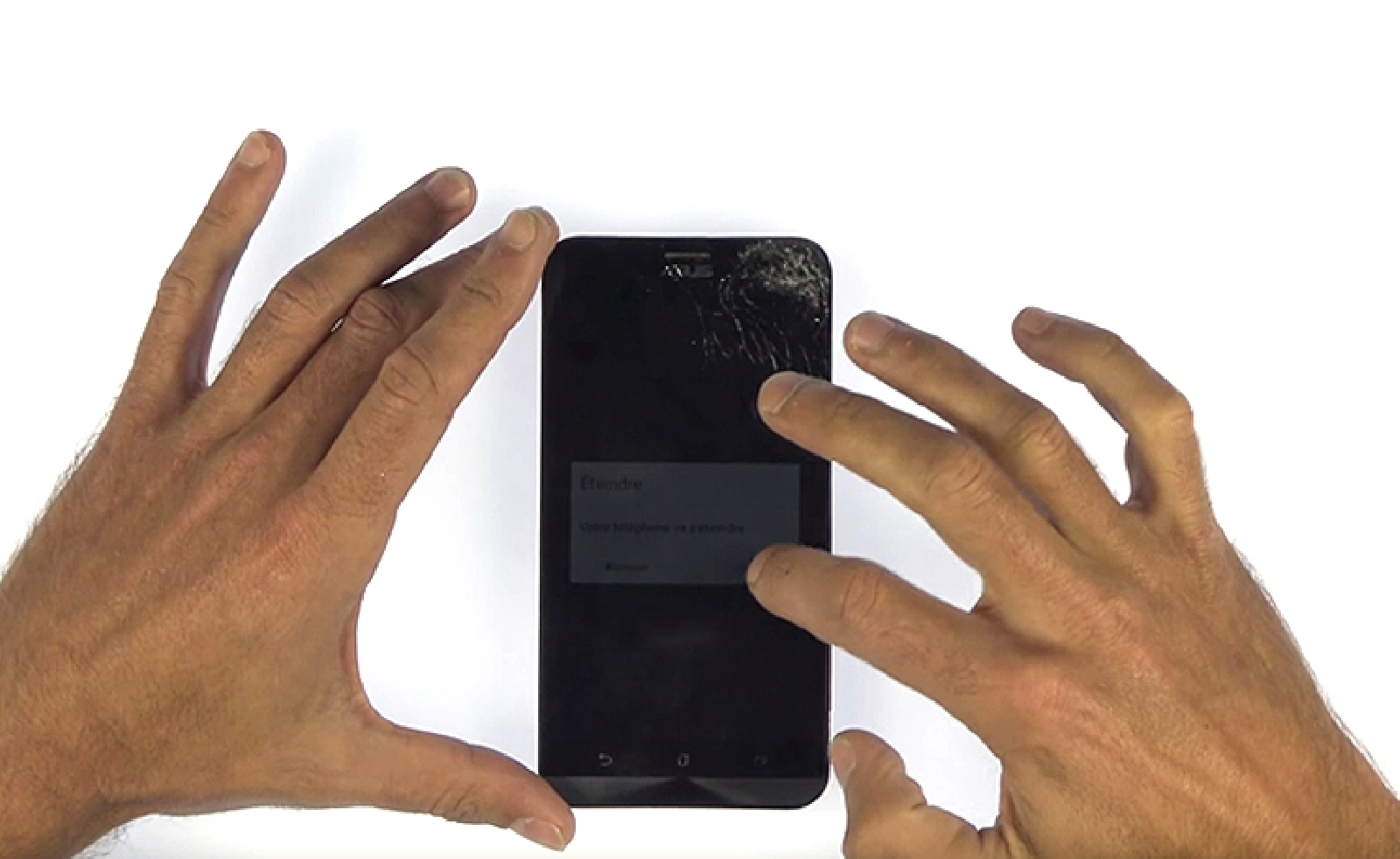 Changement d'écran (vitre+LCD) sur Zenfone 2 ZE551ML photo 2