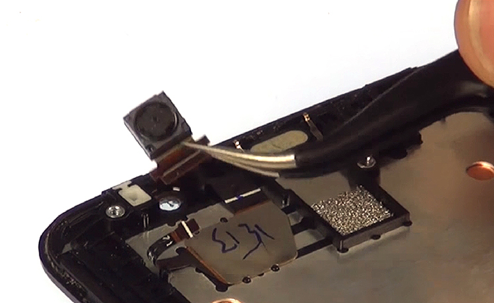 Changement d'écran (vitre+LCD) sur Zenfone 2 ZE551ML photo 1