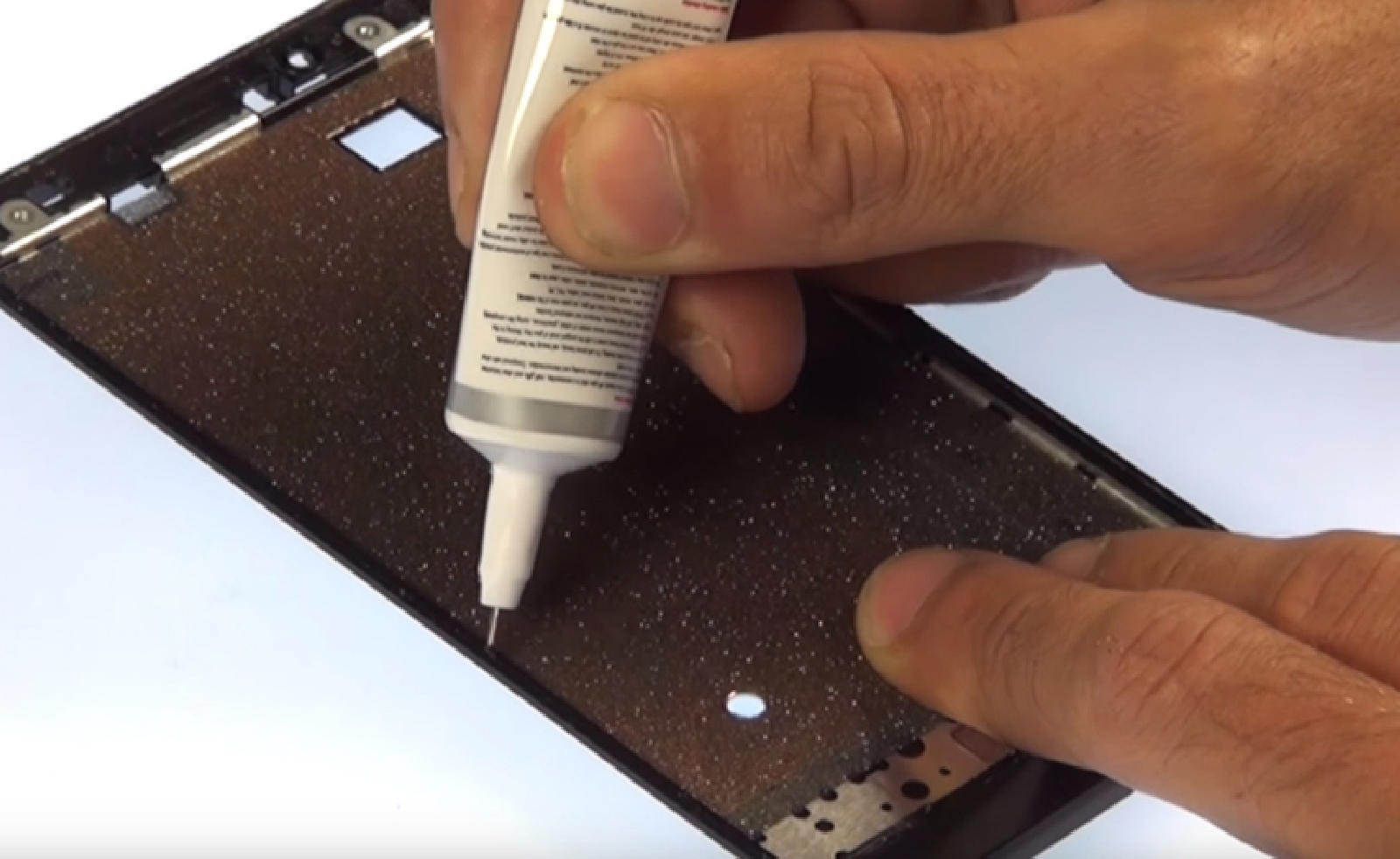 Changement d'écran (vitre+LCD) sur Zenfone 2 ZE551ML photo 2