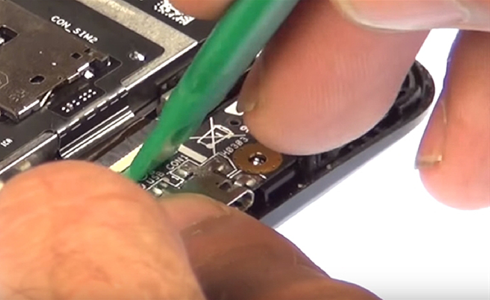 Changement de batterie sur Zenfone 2 ZE551ML photo 2