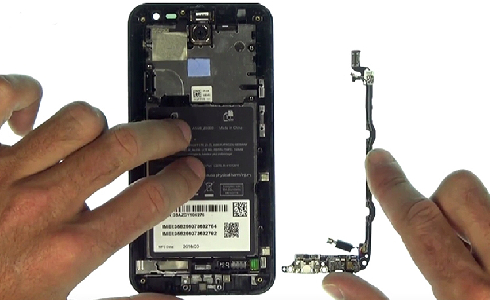 Changement d'écran (vitre+châssis+LCD) sur Zenfone 2 Laser ZE500KL photo 3