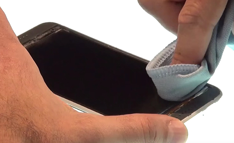 Changement de vitre seule sur Desire 620 photo 1