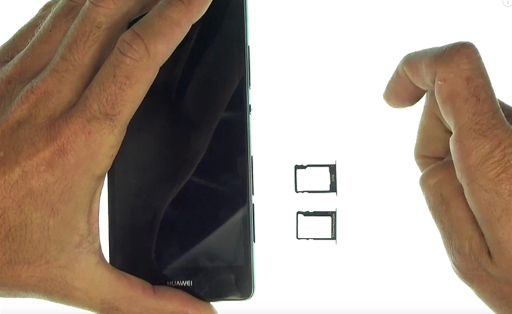 Changement d'écran (vitre+châssis+LCD) sur P8 Lite photo 1