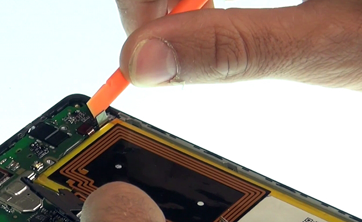 Changement d'écran (vitre+châssis+LCD) sur P8 Lite photo 1