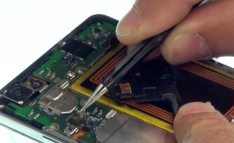 Changement d'écran (vitre+châssis+LCD) sur P8 Lite photo 1