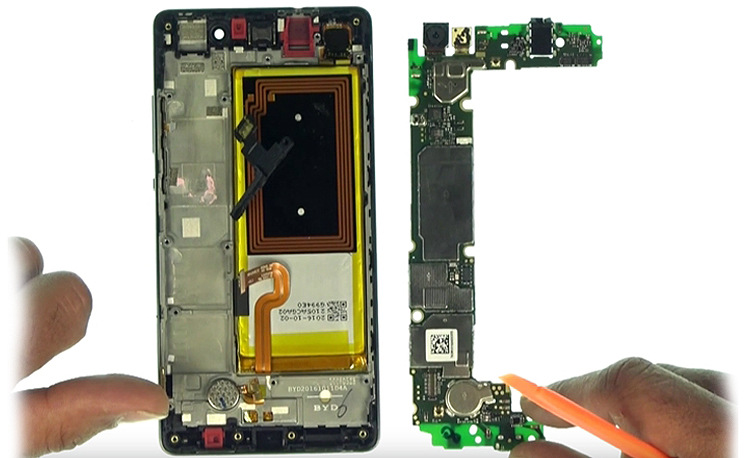 Changement d'écran (vitre+châssis+LCD) sur P8 Lite photo 1