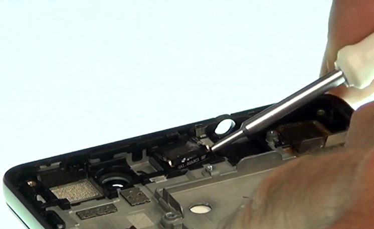 Changement d'écran (vitre+châssis+LCD) sur P8 Lite photo 1