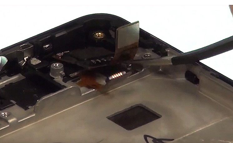 Changement d'écran (vitre+châssis+LCD) sur P8 Lite photo 1