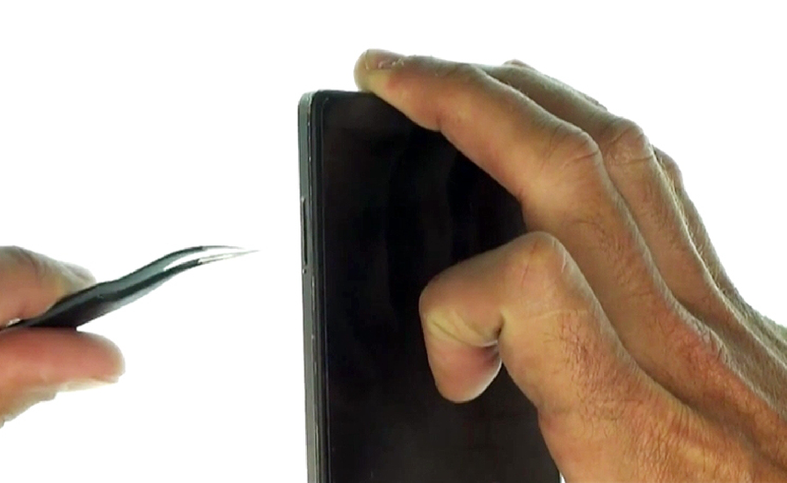 Changement d'écran (vitre+châssis+LCD) sur Mate 8 photo 2