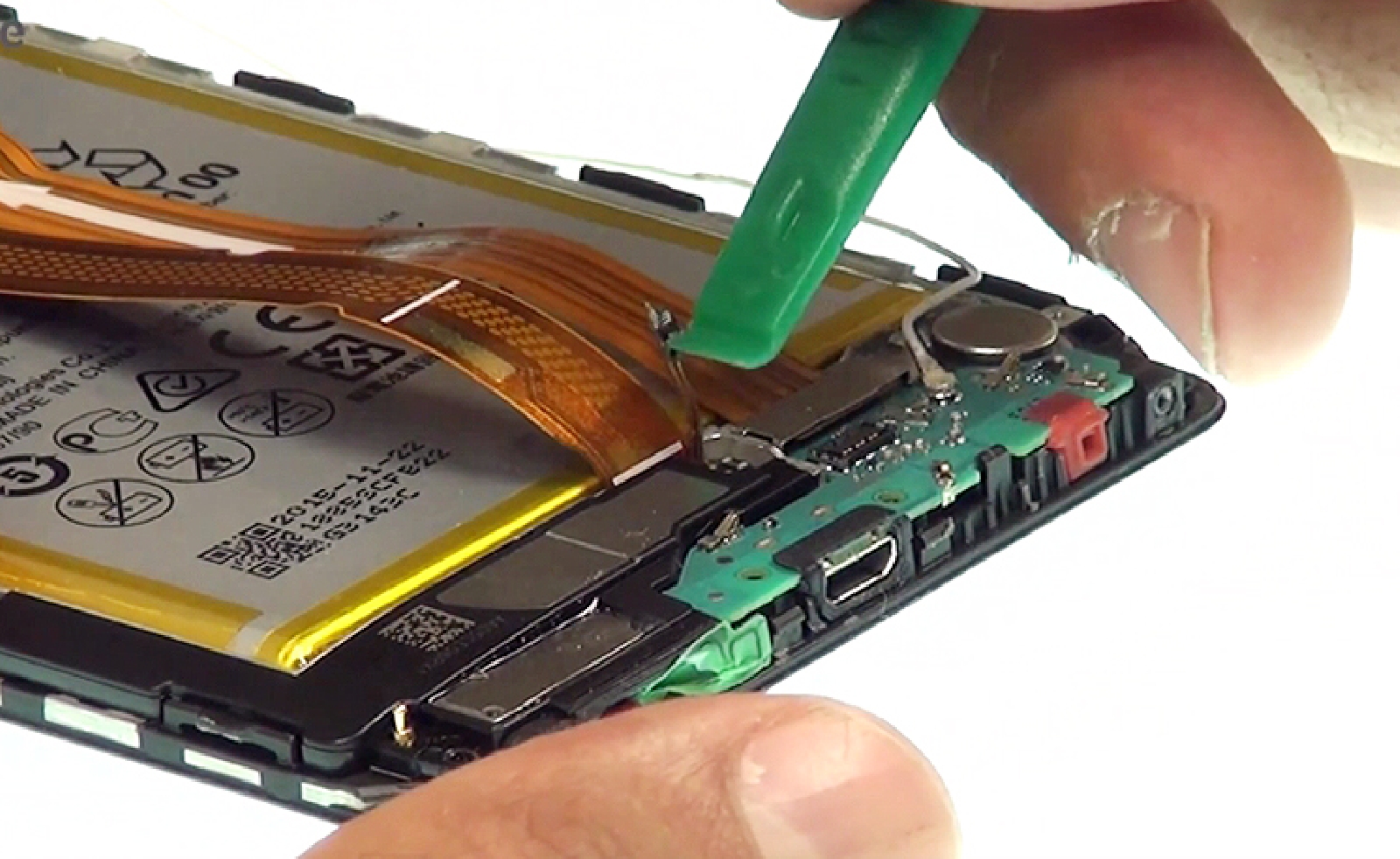 Changement d'écran (vitre+châssis+LCD) sur Mate 8 photo 2