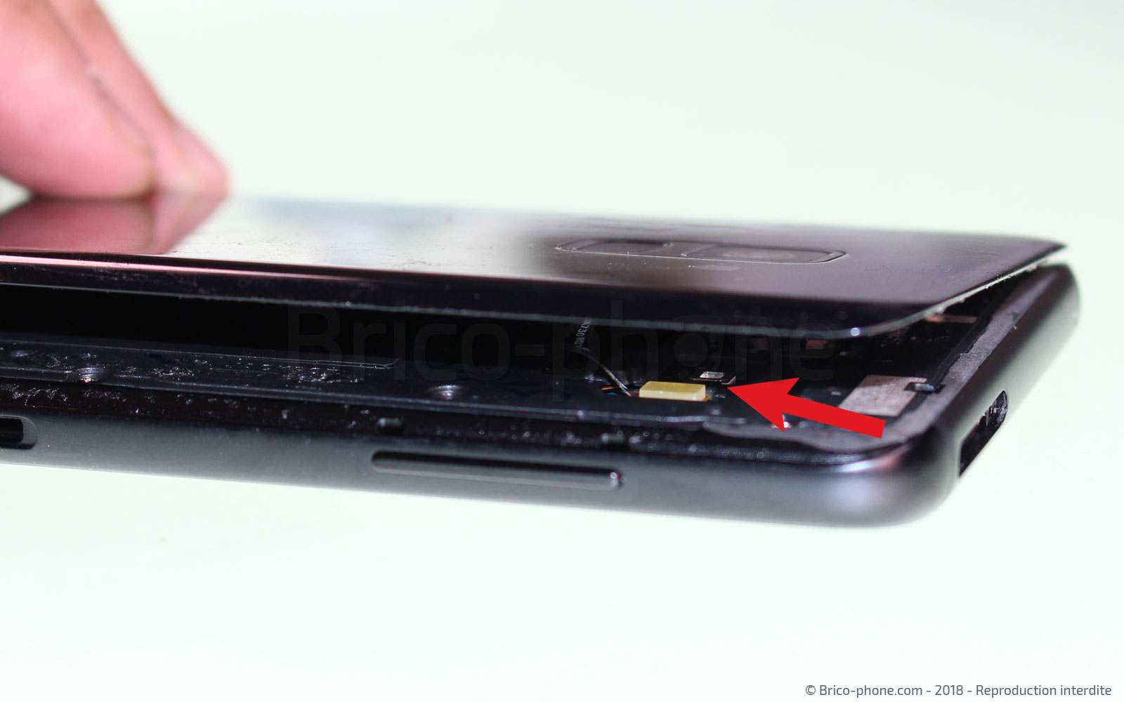 Changement de batterie sur Galaxy A8 2018 photo 2