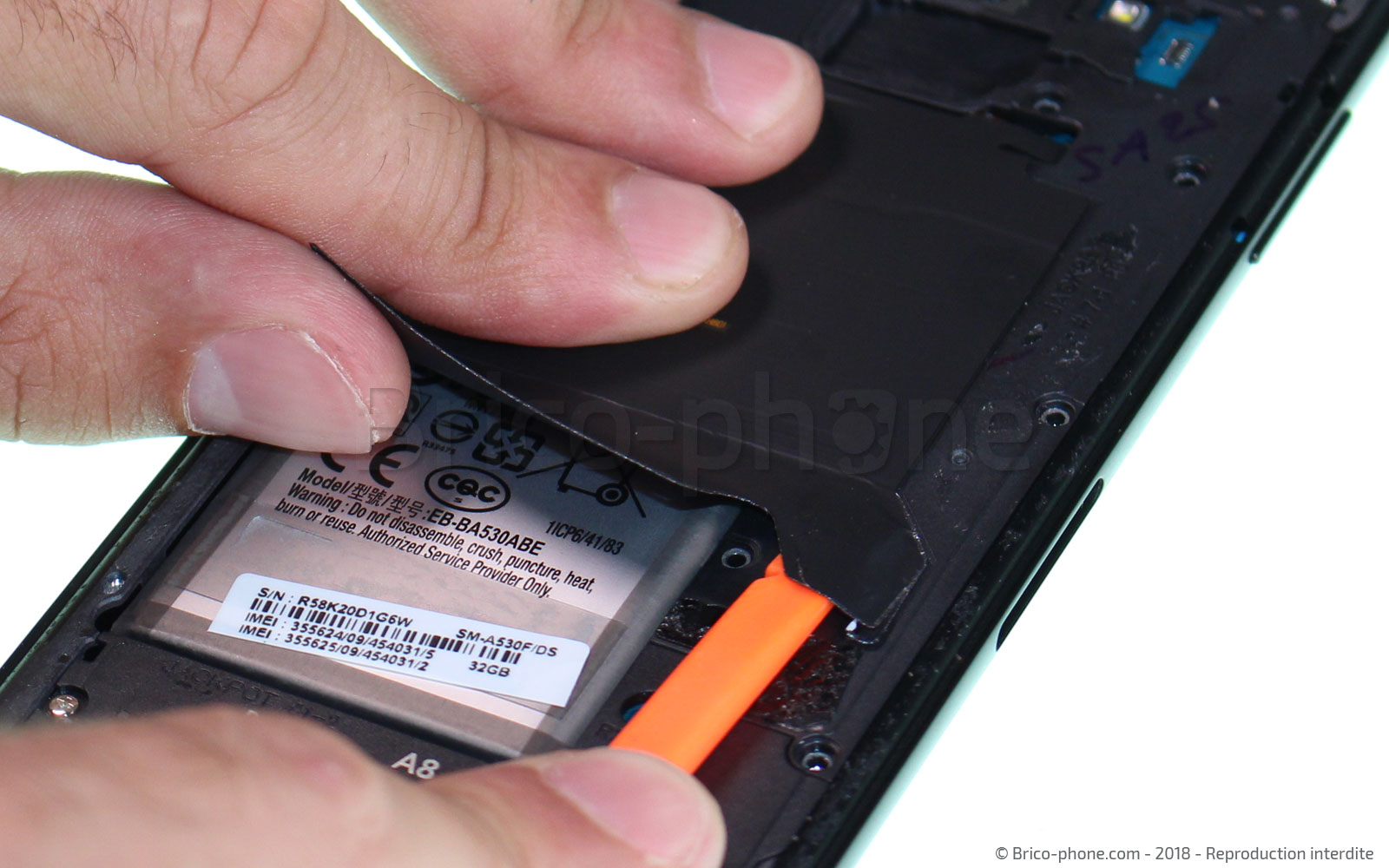 Changement de batterie sur Galaxy A8 2018 photo 2