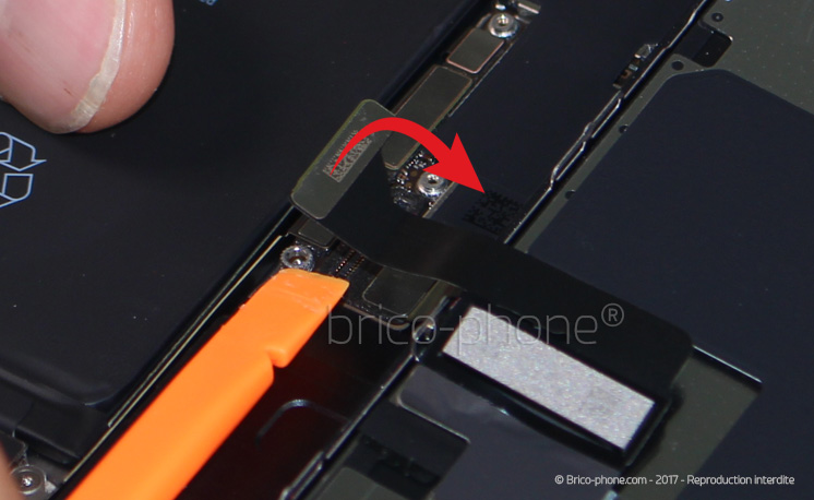 Désoxydation de la carte mère sur iPhone 8 Plus photo 2