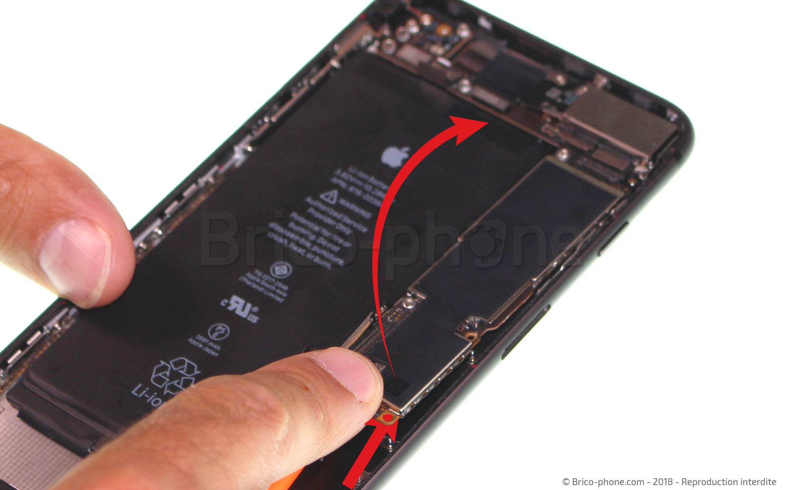 Désoxydation de la carte mère sur iPhone 8 Plus photo 2