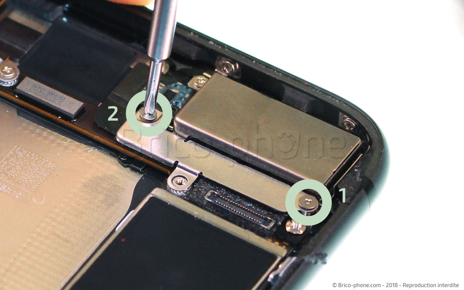 Désoxydation de la carte mère sur iPhone 8 Plus photo 1