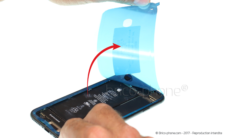Changement d'écran (vitre+LCD) sans éléments prémontés sur iPhone 8 photo 3