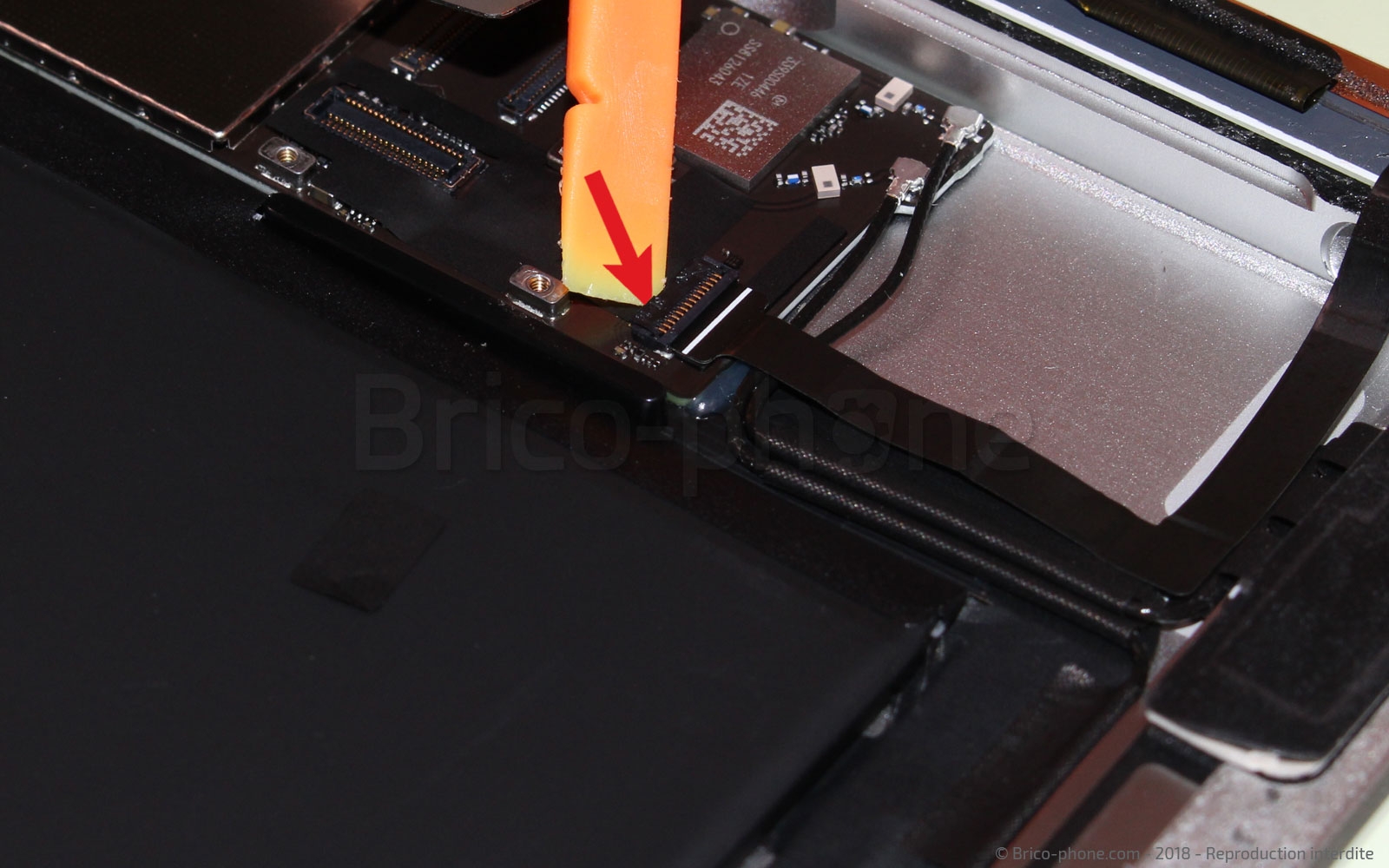 Démontage Complet sur iPad 6 2018 photo 2