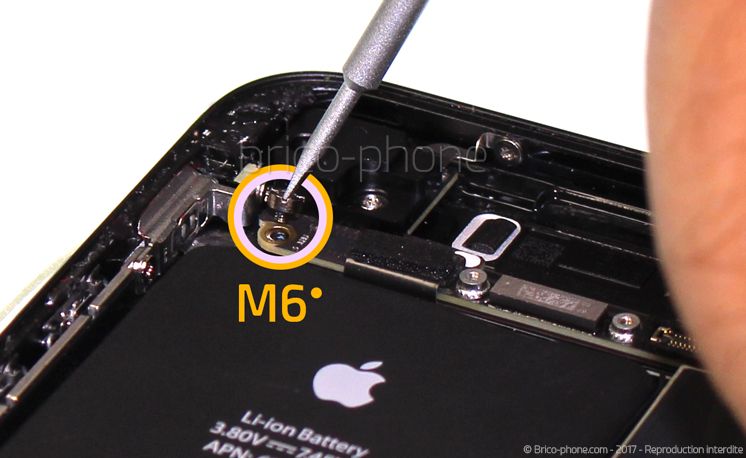 Retrait de la carte mère pour effectuer une réparation ou une désoxydation sur iPhone 7 photo 1
