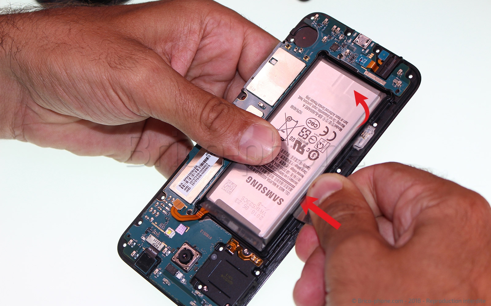 Changement de batterie sur Galaxy A6 2018 photo 1