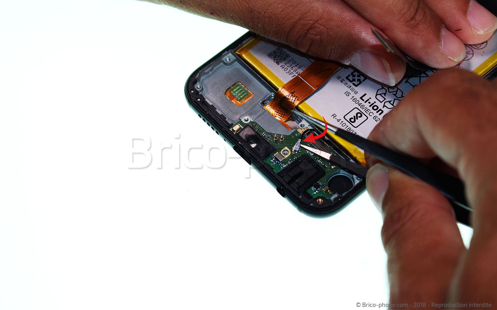 Changement d'écran (vitre+châssis+batterie) sur P20 lite photo 2