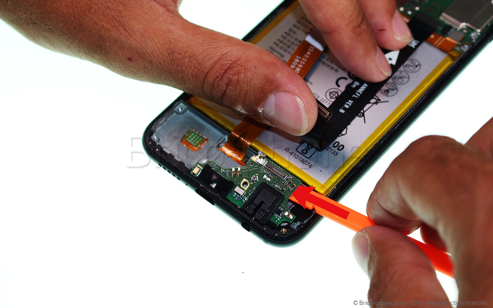 Changement d'écran (vitre+châssis+batterie) sur P20 lite photo 3
