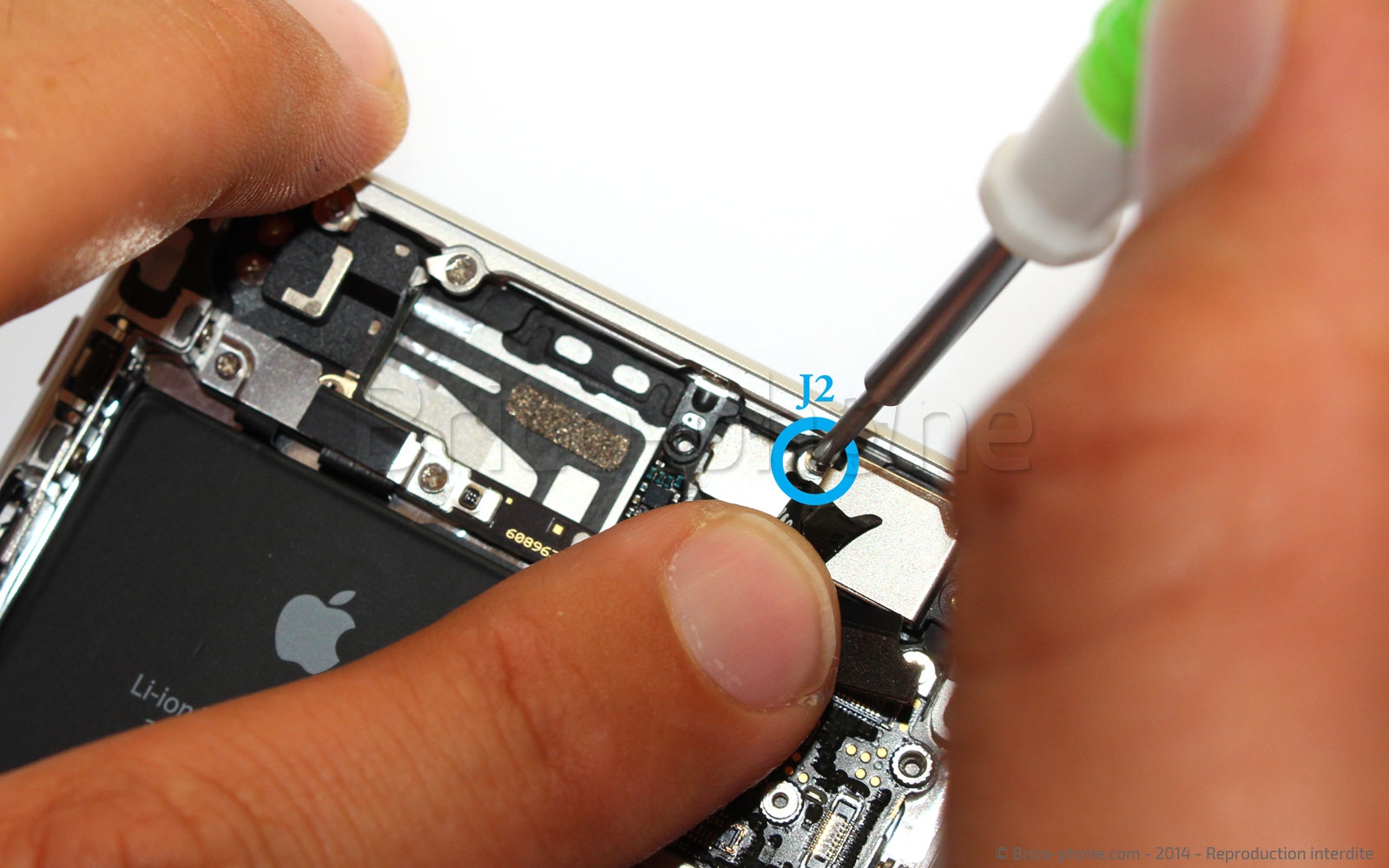 Changement d'antenne réseau (WiFi-GPS-Bluetooth) sur iPhone 6 photo 3