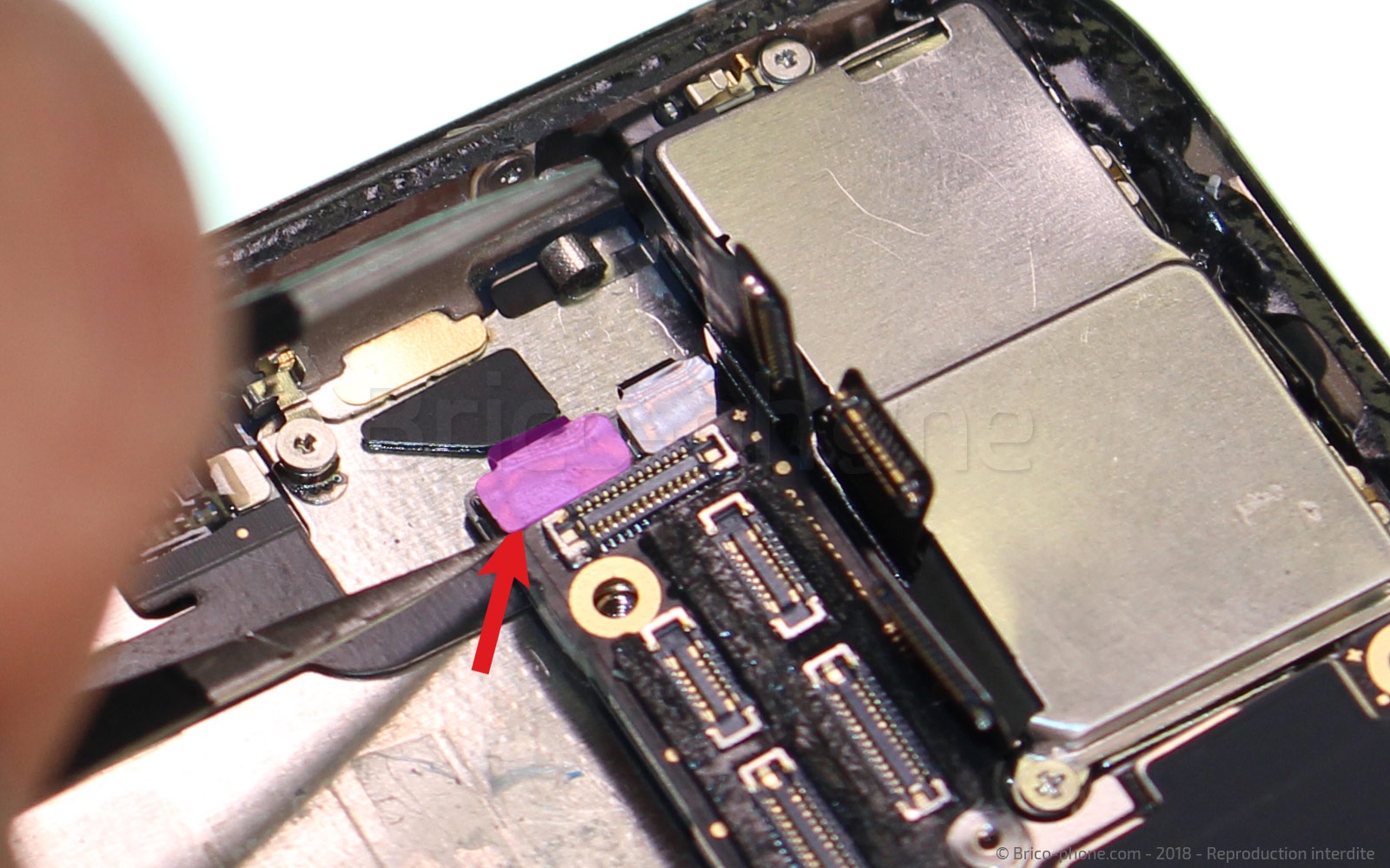 Changement du connecteur de charge sur iPhone XS photo 3