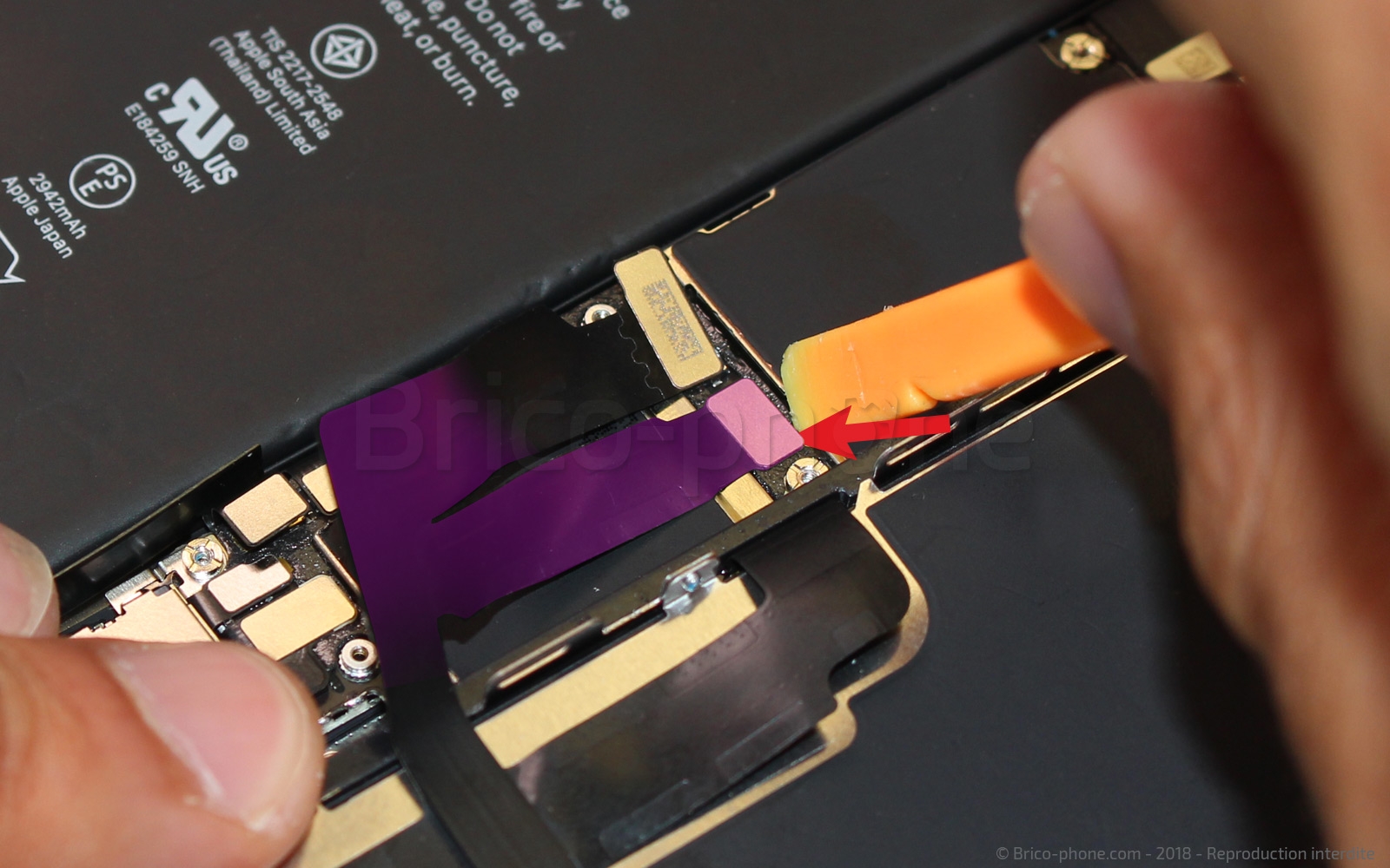 Changement du connecteur de charge sur iPhone XR photo 3