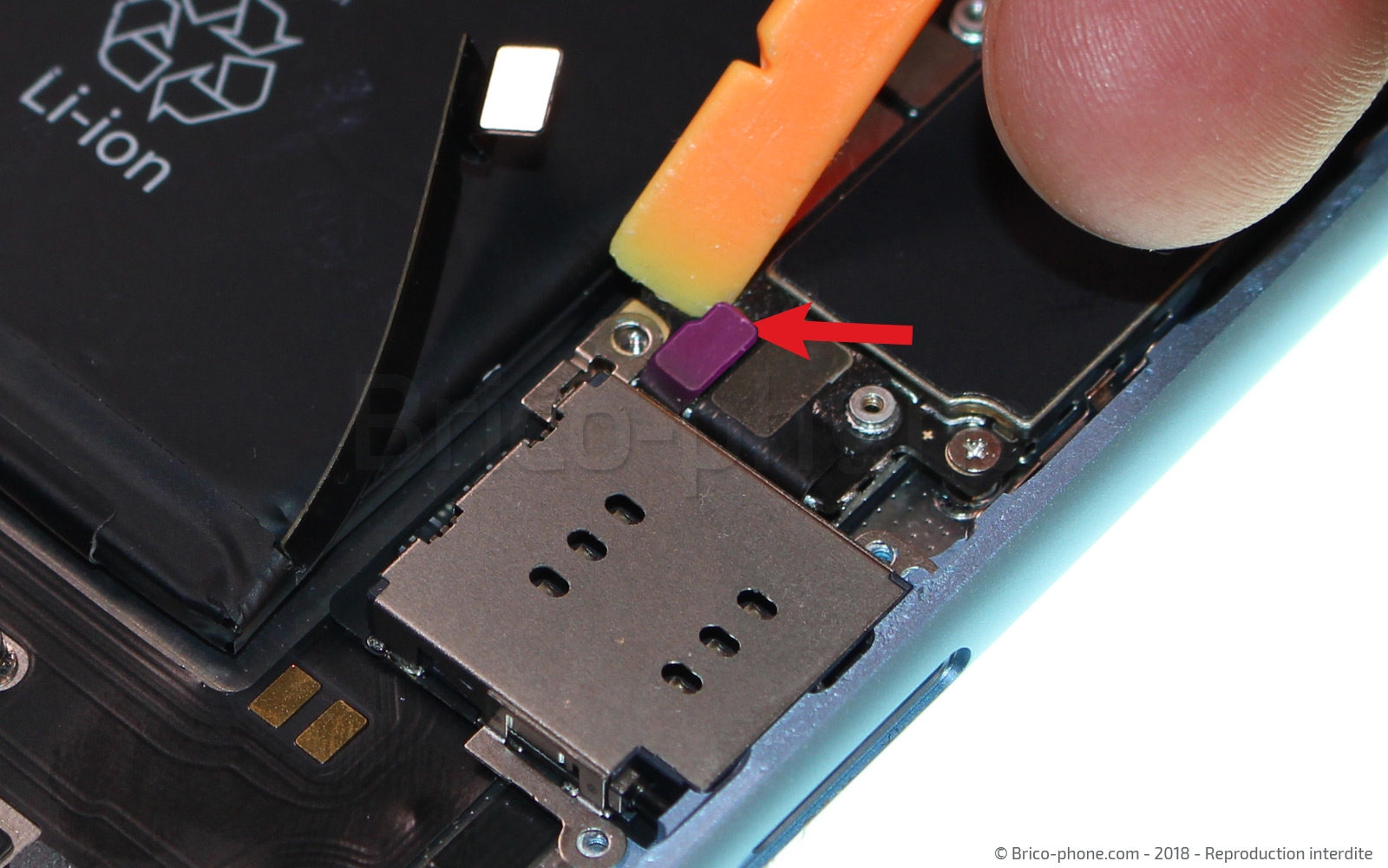 Changement du connecteur de charge sur iPhone XR photo 3