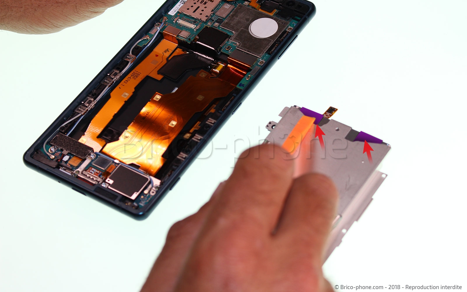 Changement de bloc haut-parleur externe sur Xperia XZ2 photo 1