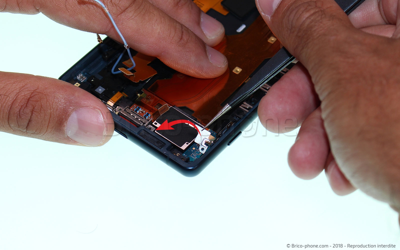 Changement de bloc haut-parleur externe sur Xperia XZ2 photo 1