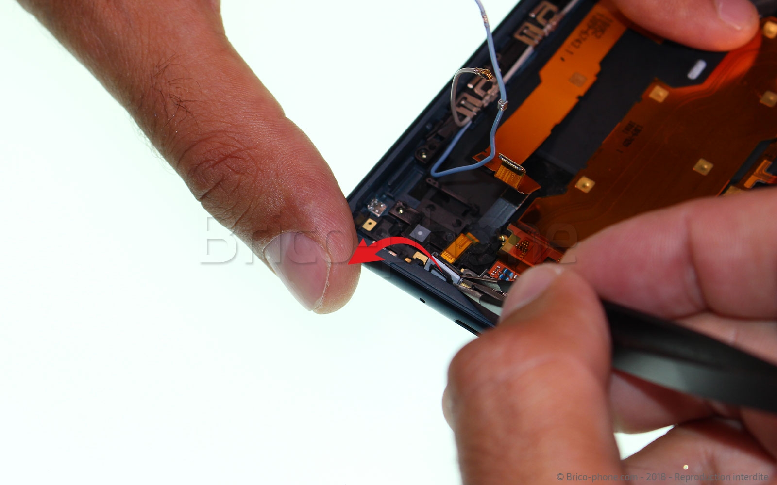 Changement de bloc haut-parleur externe sur Xperia XZ2 photo 1