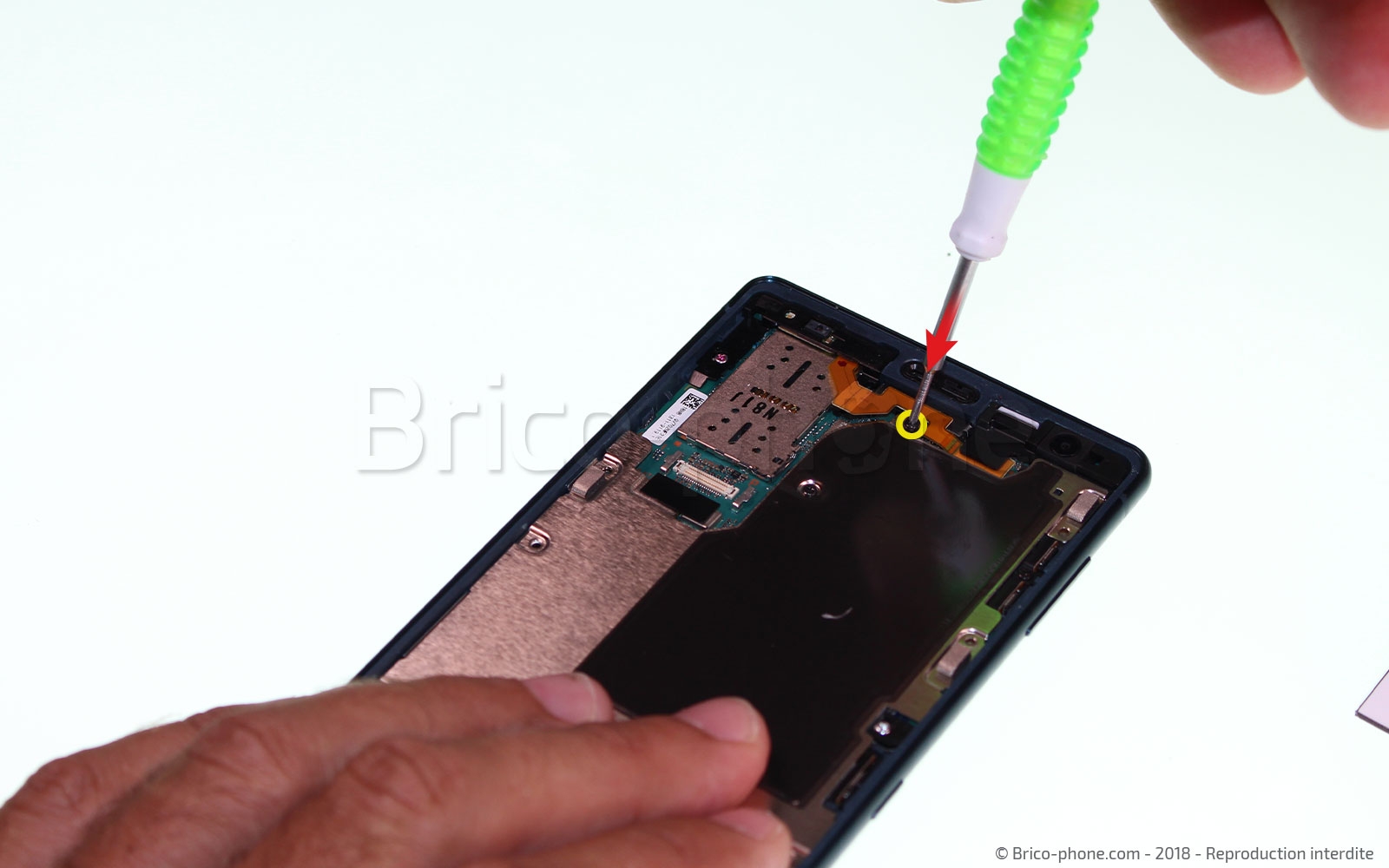 Changement de nappe power / volume sur Xperia XZ2 photo 3
