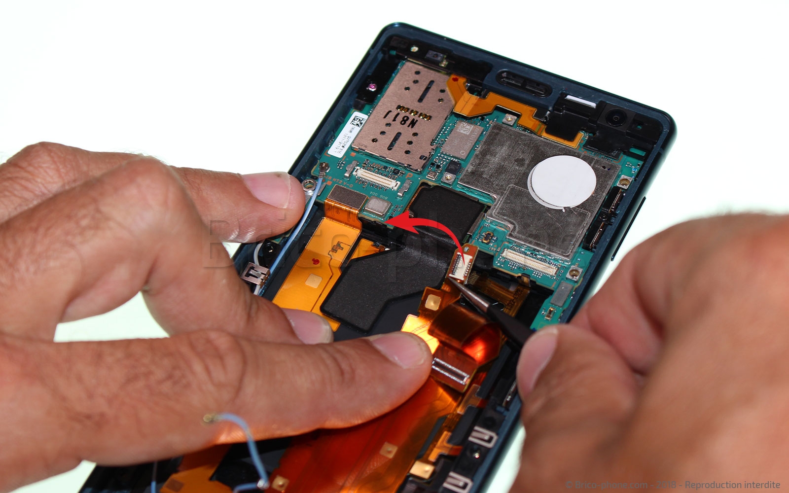 Changement de nappe power / volume sur Xperia XZ2 photo 4