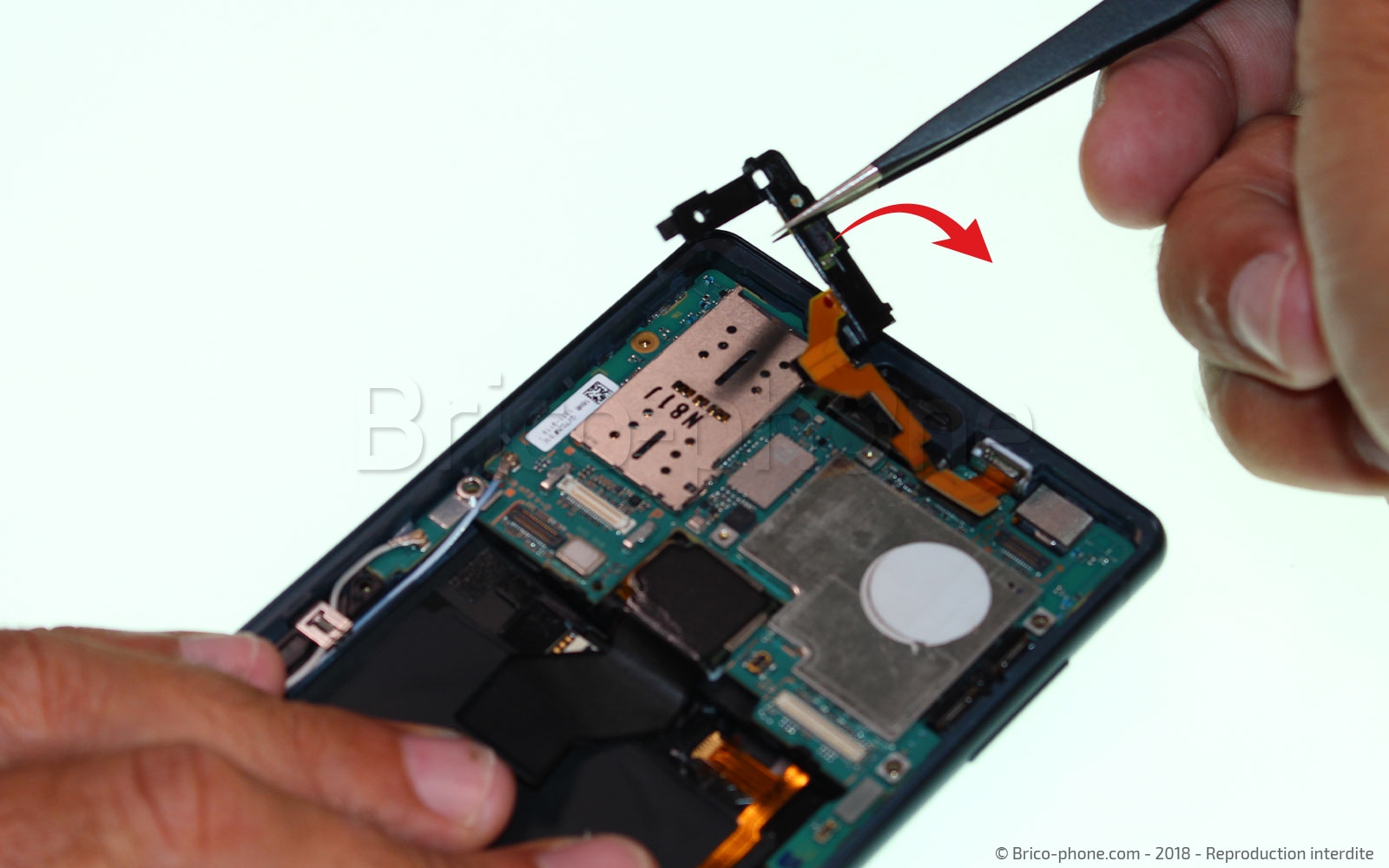 Changement de nappe power / volume sur Xperia XZ2 photo 2