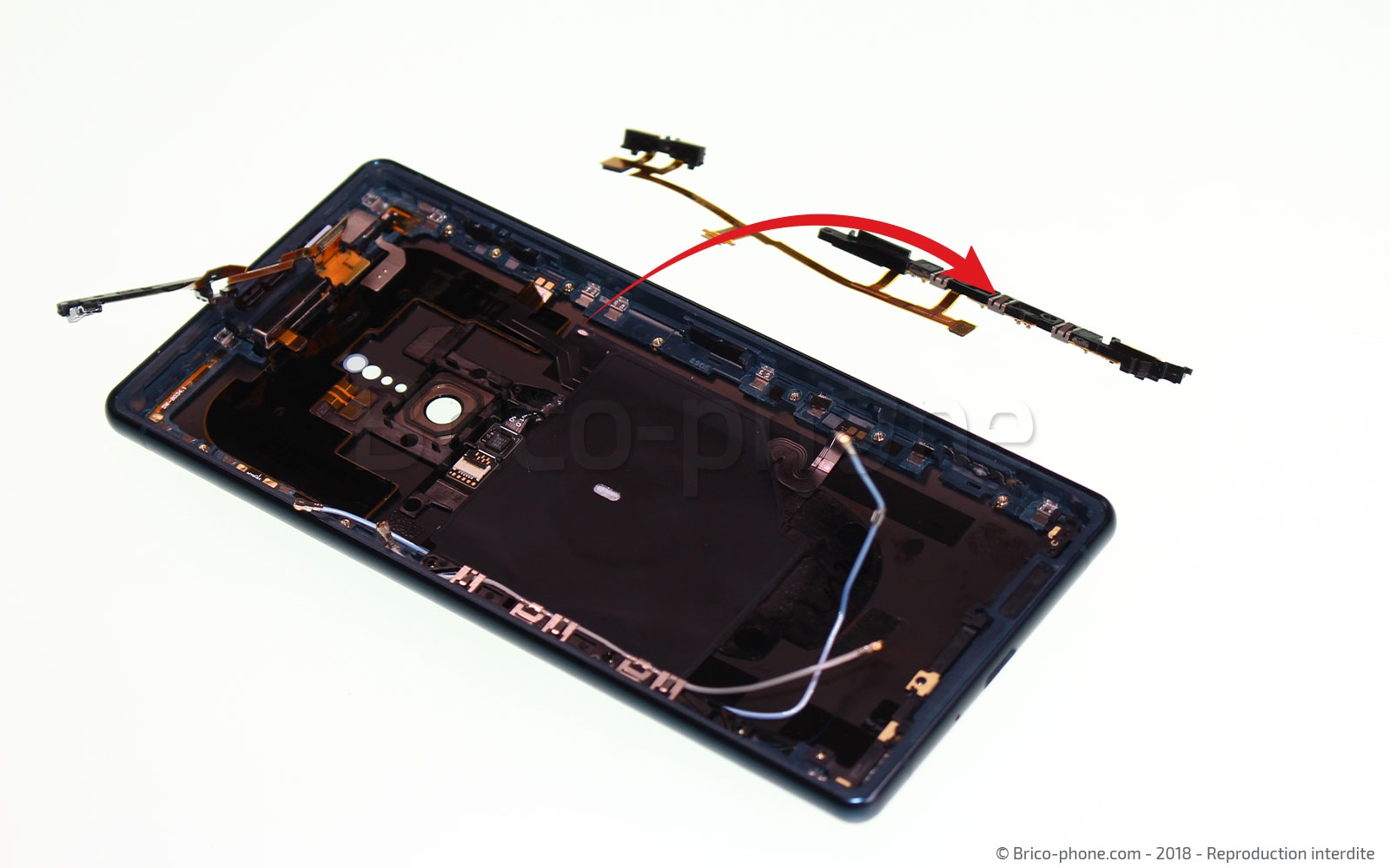 Changement de nappe power / volume sur Xperia XZ2 photo 4