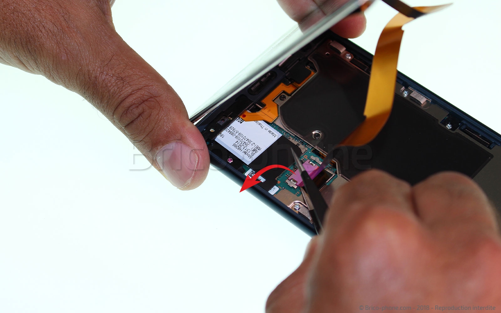 Changement de connecteur de charge sur Xperia XZ2 photo 3