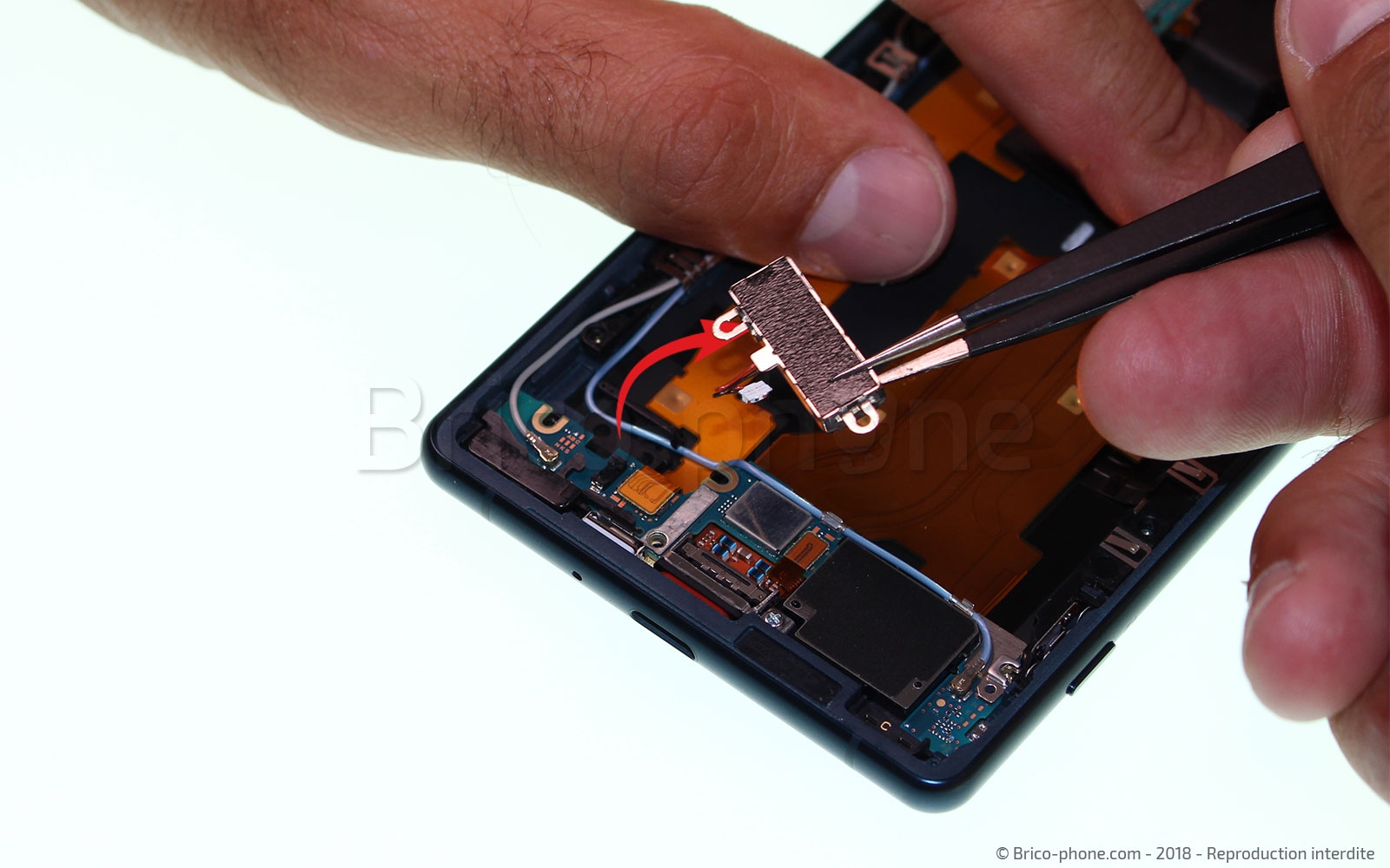 Changement de connecteur de charge sur Xperia XZ2 photo 3