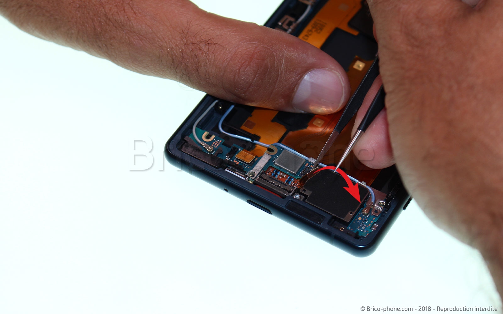 Changement de connecteur de charge sur Xperia XZ2 photo 3