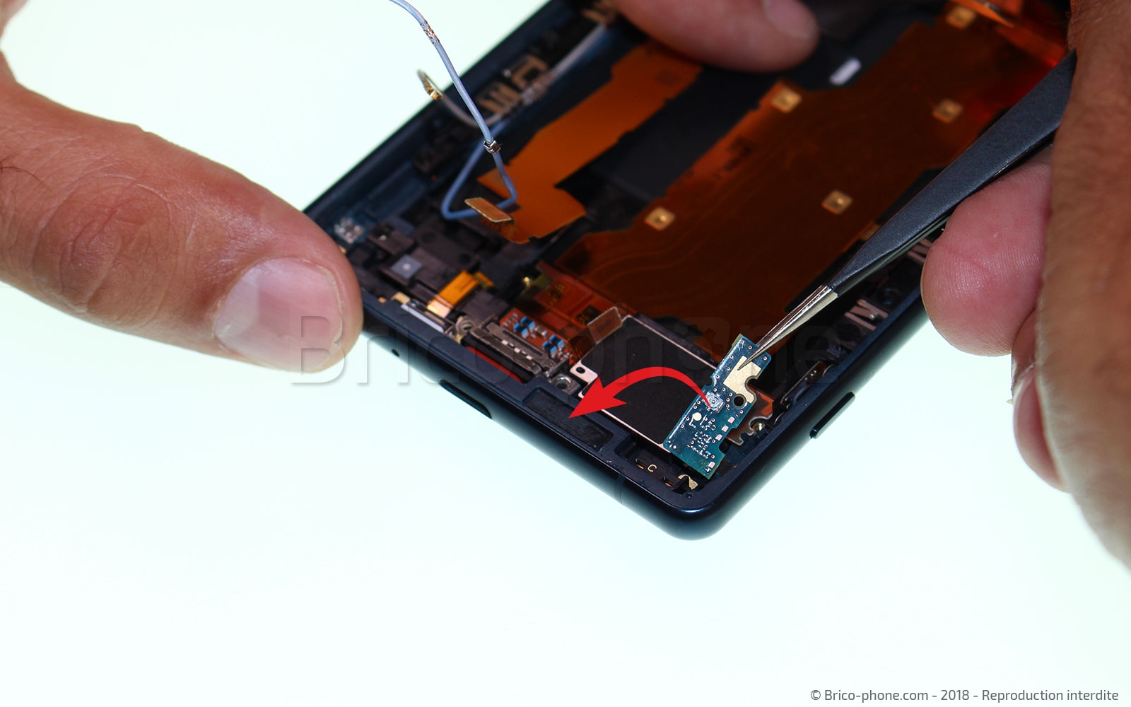 Changement de connecteur de charge sur Xperia XZ2 photo 2