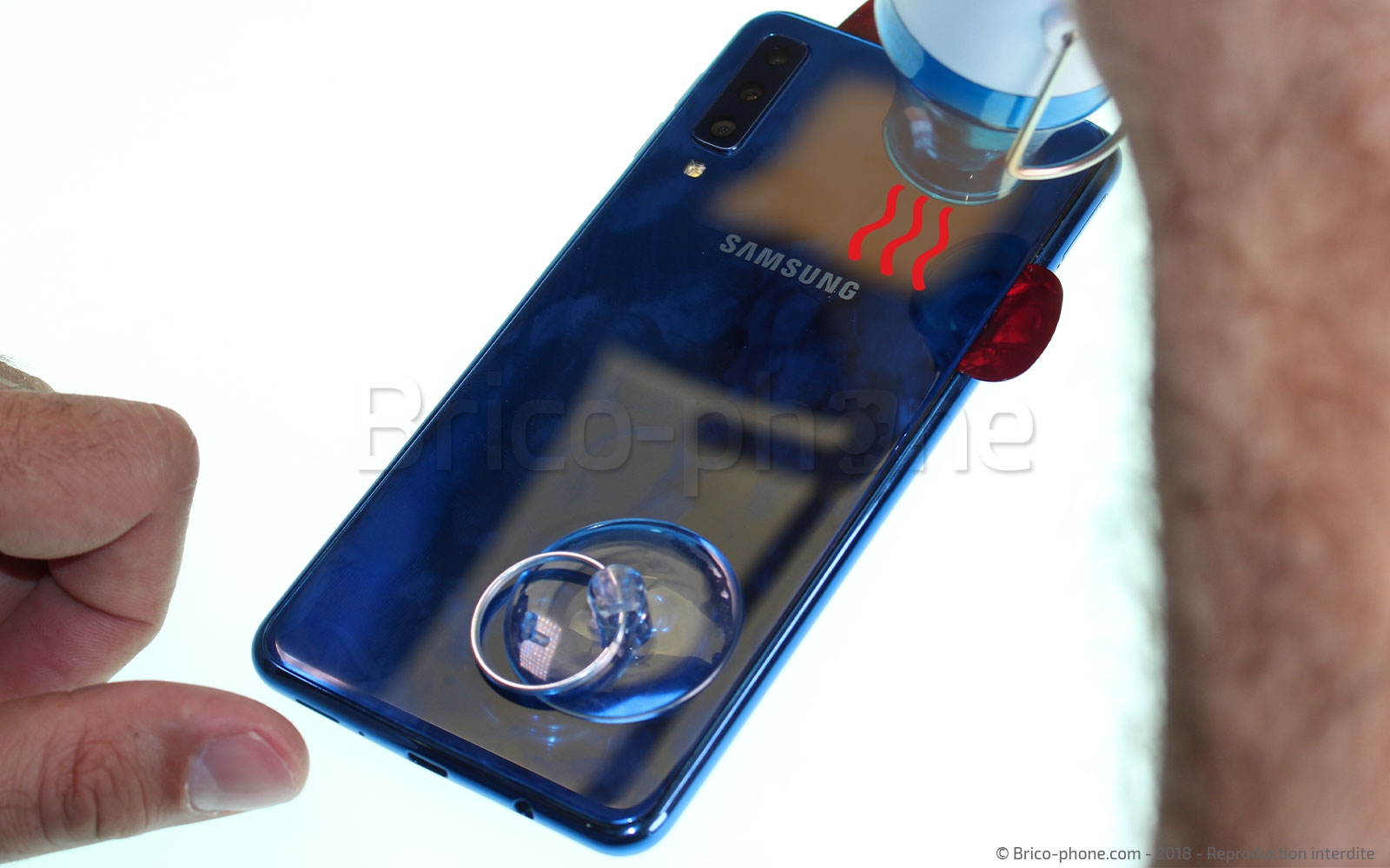 Changement de vitre arrière sur Galaxy A7 2018 photo 4