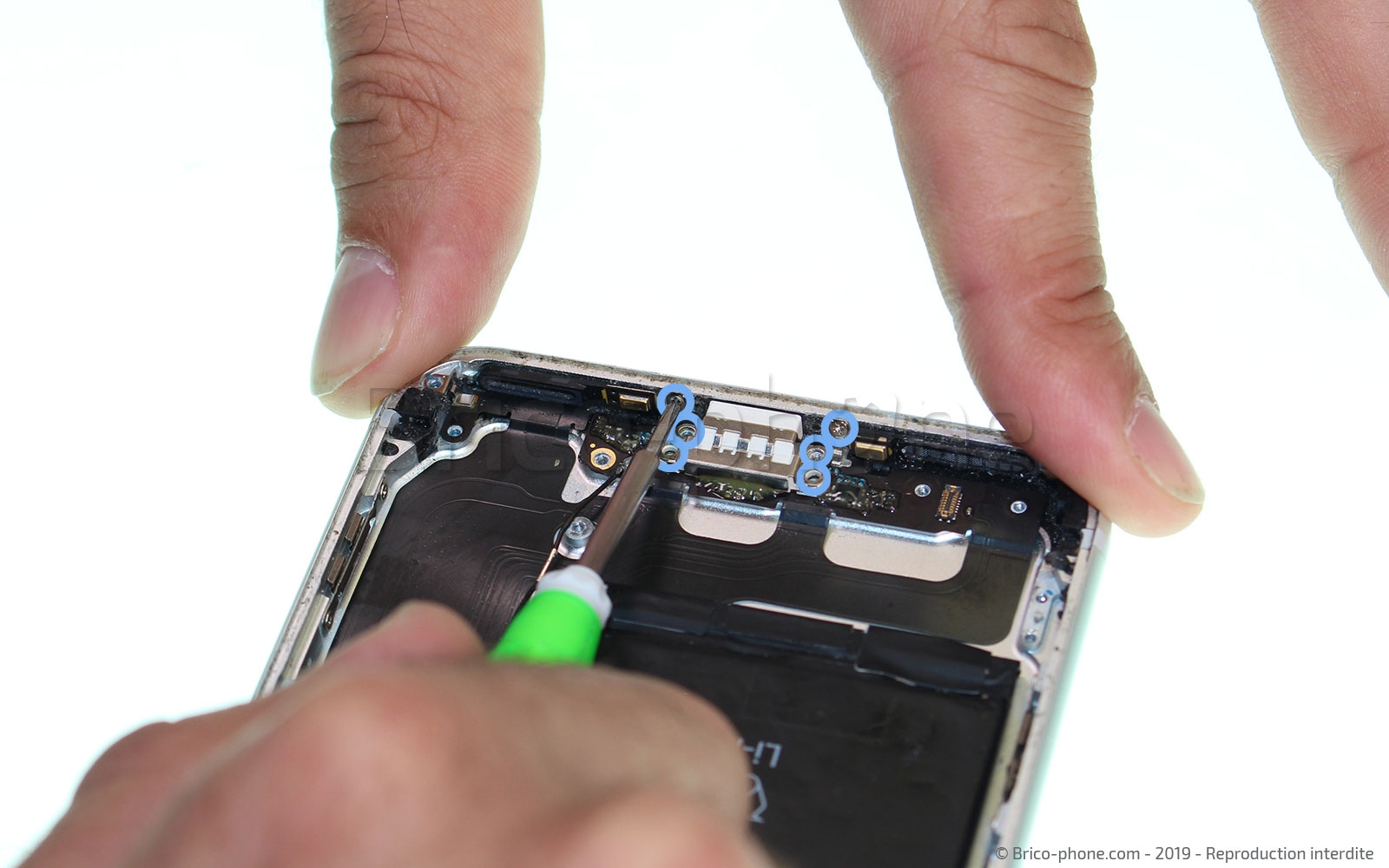 Changement du connecteur de charge sur iPhone 7 Plus photo 2