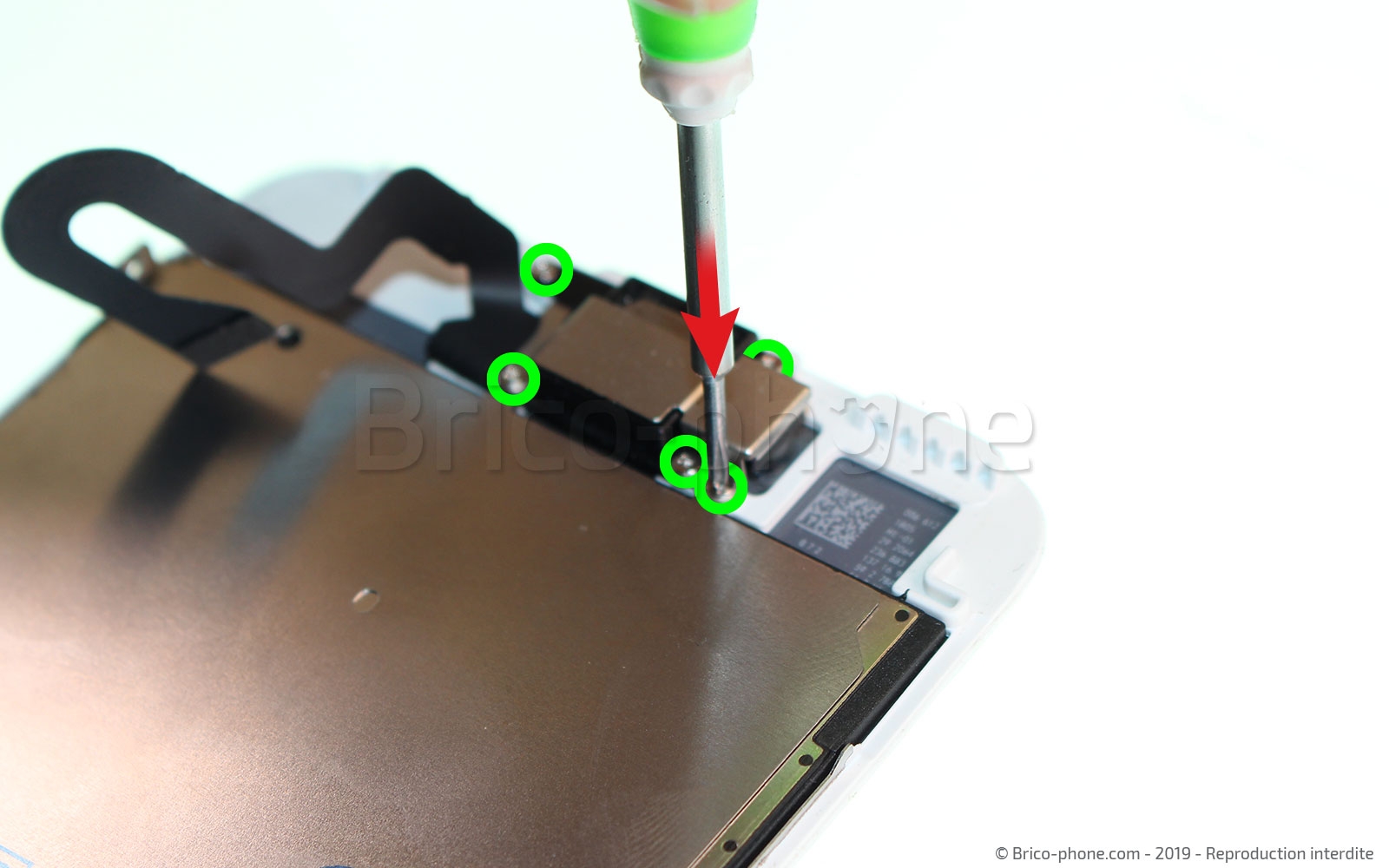 Changement d'écran (vitre+LCD) sans éléments prémontés sur iPhone 7 Plus photo 3