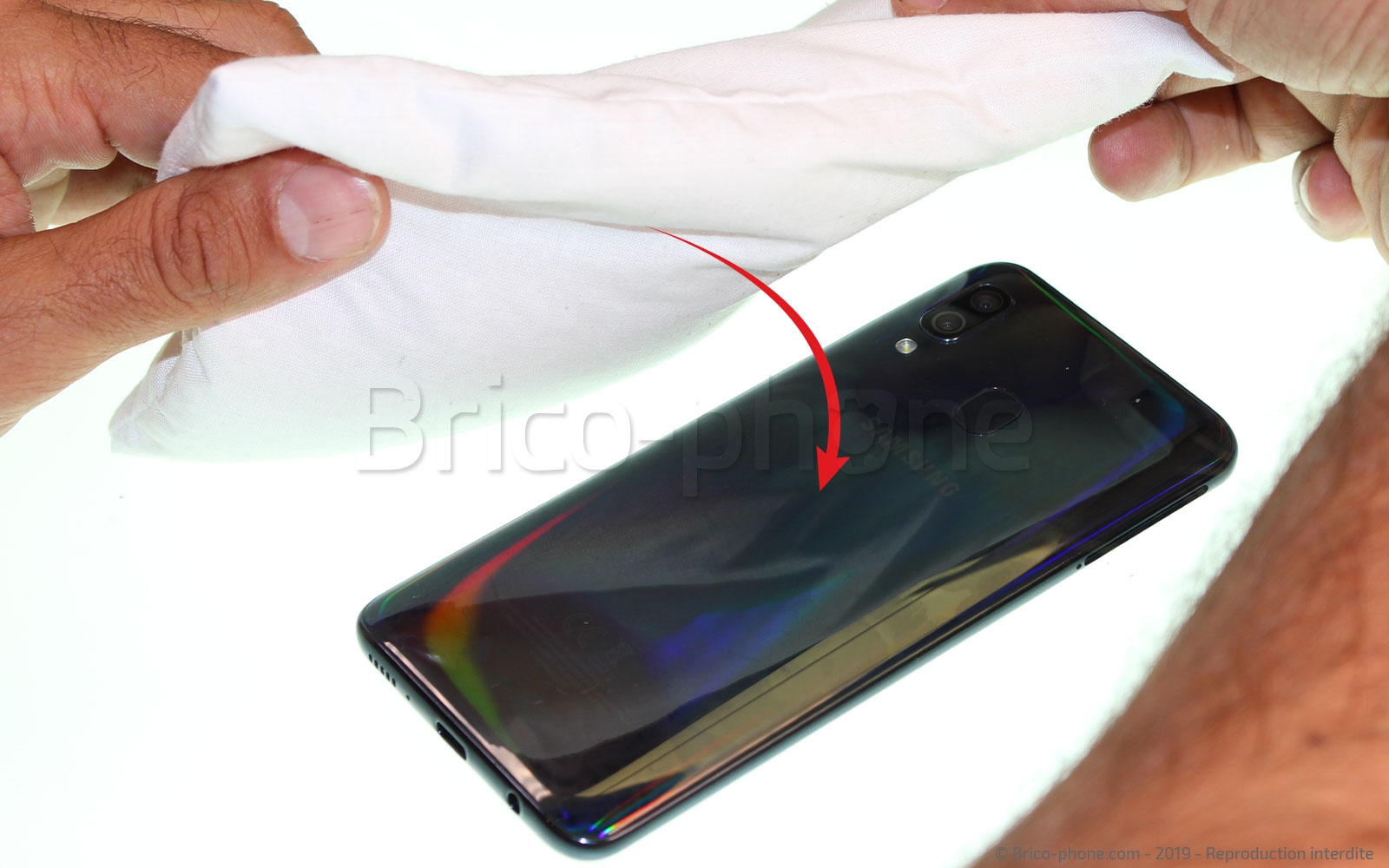 Changement de batterie sur Galaxy A40 photo 2