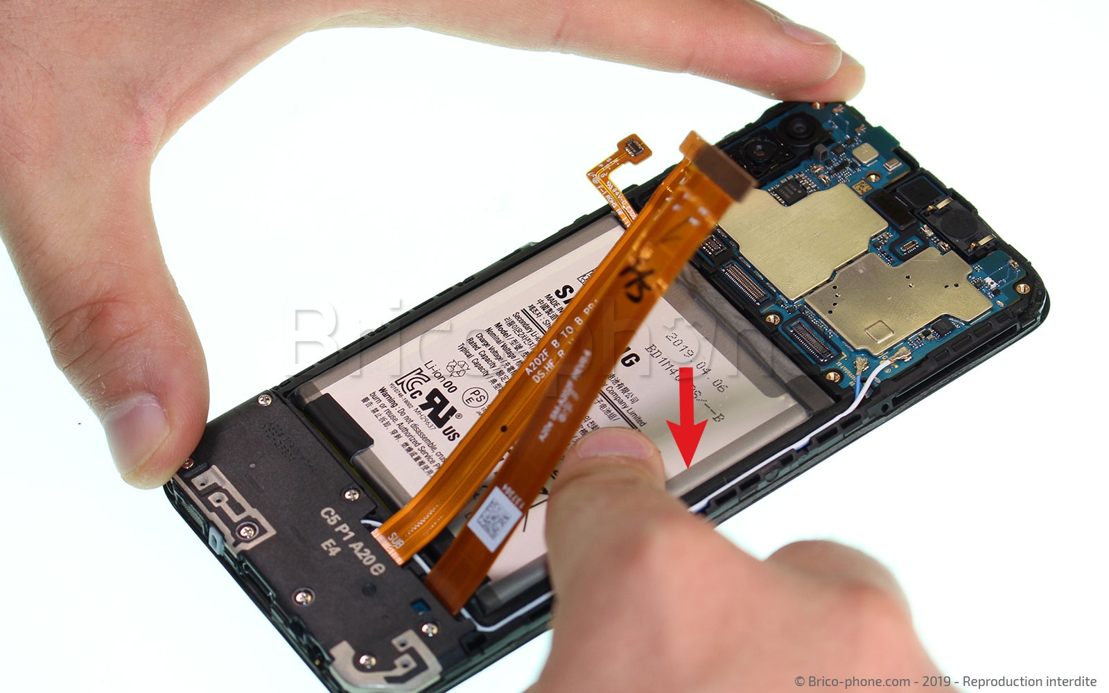 Changement de batterie sur Galaxy A20e photo 4