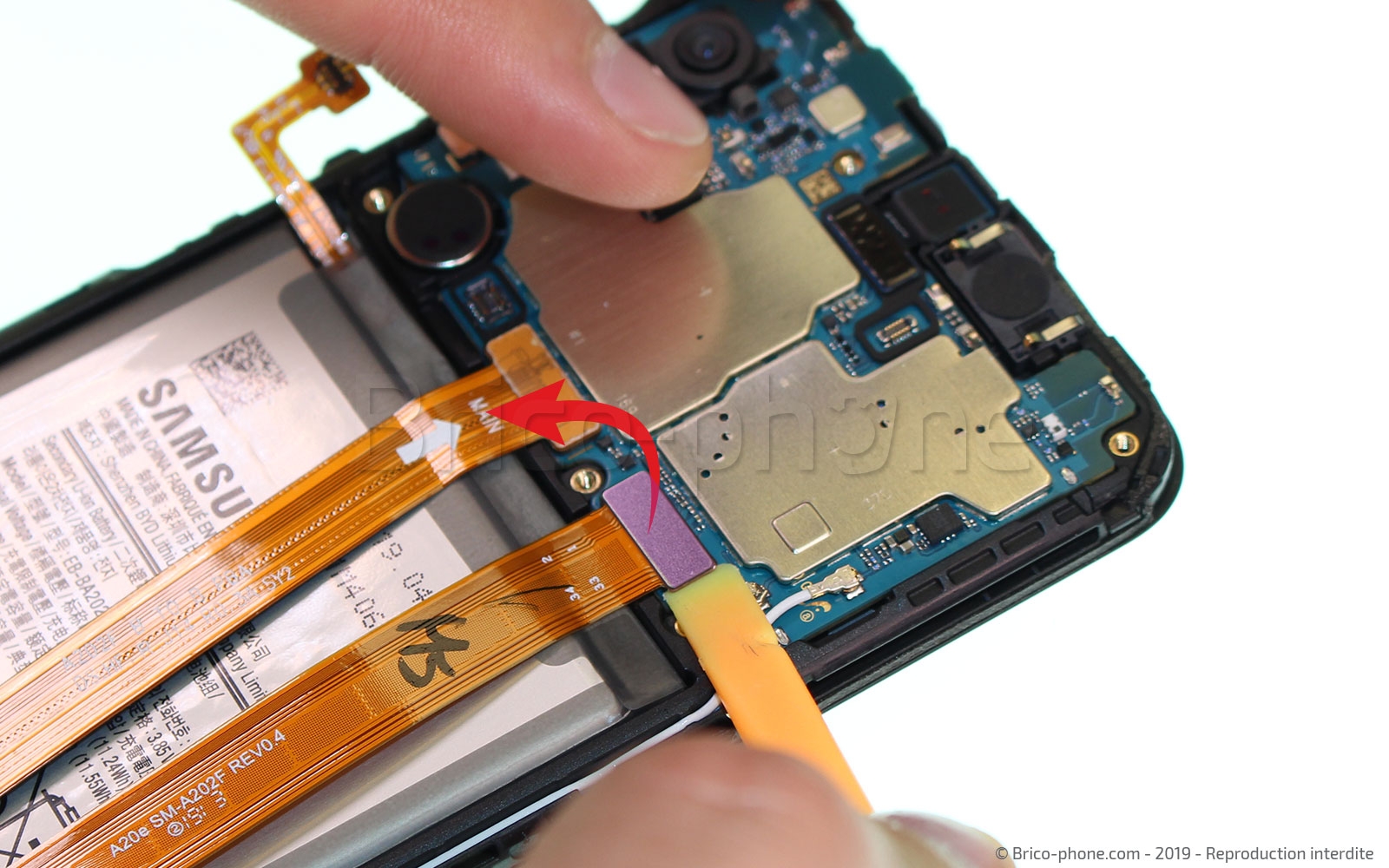 Changement de batterie sur Galaxy A20e photo 2